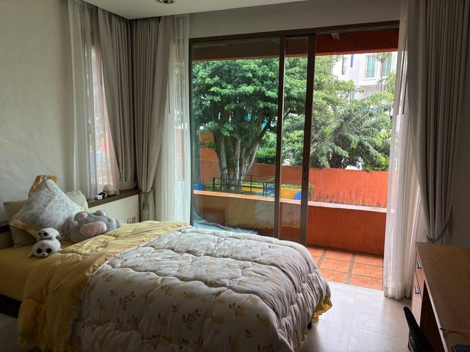 Playa Hua Hin 3BR Oceanfront Apartment in Nong Kae
