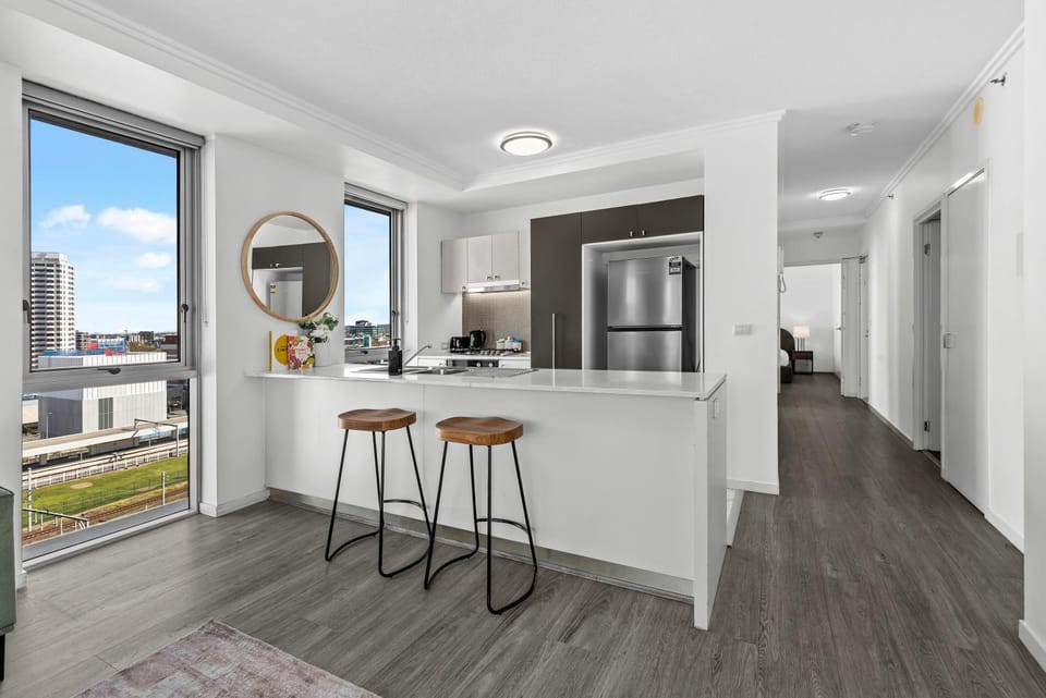 Parkside 3BR with Parking, Pool & Gym - Walk to CBD Apartment in Brisbane City