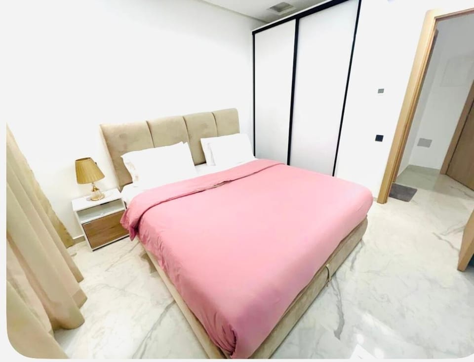 Luxury apartment 2 min Train Station 10 min Airport Apartment in Marrakesh