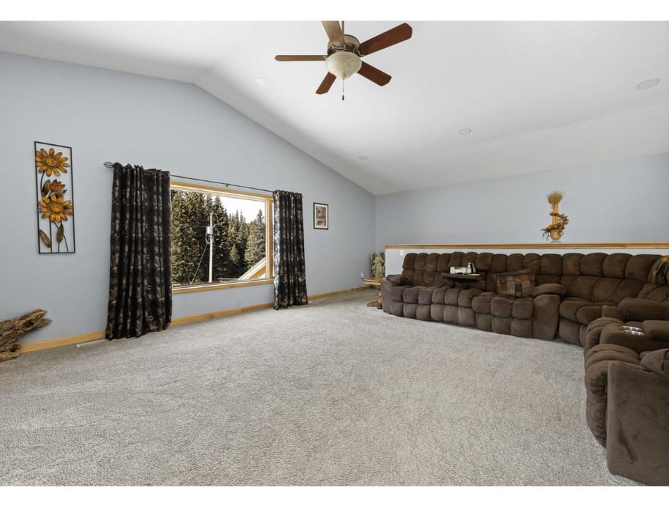 Ponderosa Hideaway-ATV, Hiking, Snowmobiling, Hunting & Casino Fun House in Pennington County