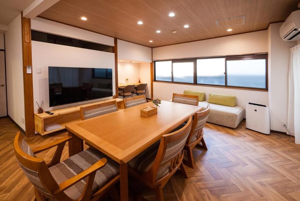 TV and multimedia, Living room, Dining area, air conditioner