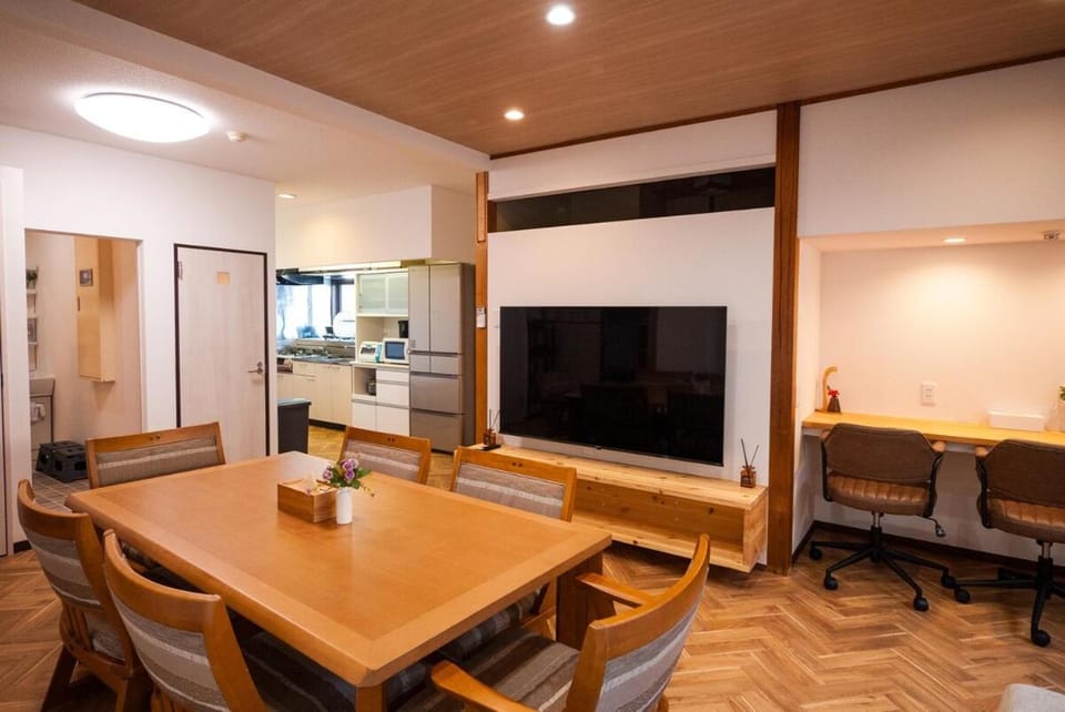TV and multimedia, Kitchen or kitchenette, Living room, Dining area