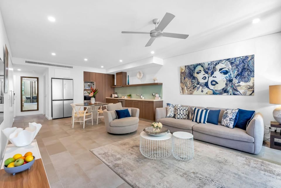 Belle Escapes 328-329 Luxury Beachfront Resort Palm Cove Apartment in Palm Cove