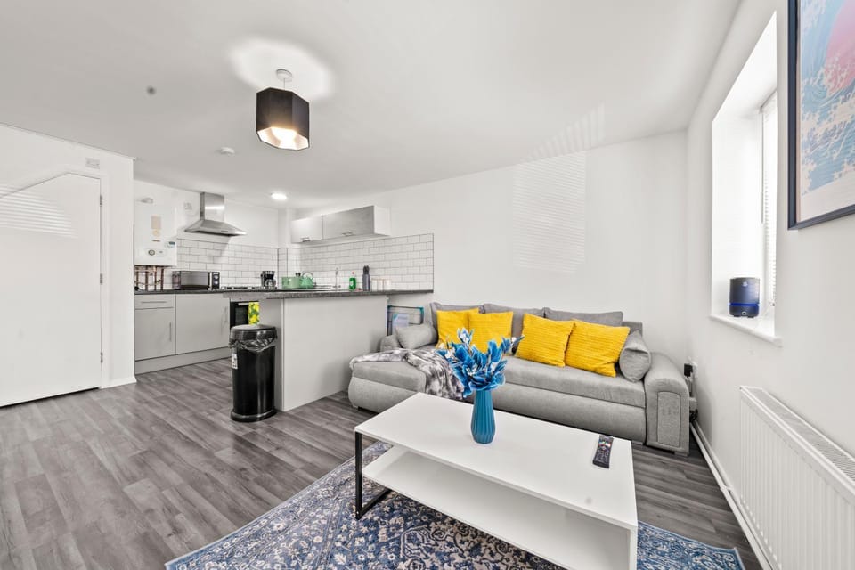 Manor House Luxury & Spacious 2BR By AltoLuxo Short Lets & Serviced Accommodation With Free WiFi & Parking House in Bristol