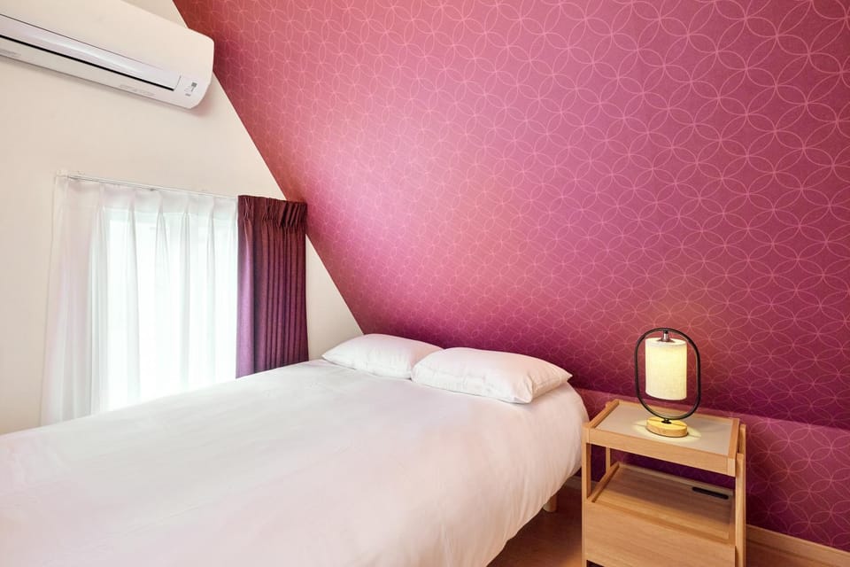 Bed, Bedroom, air conditioner
