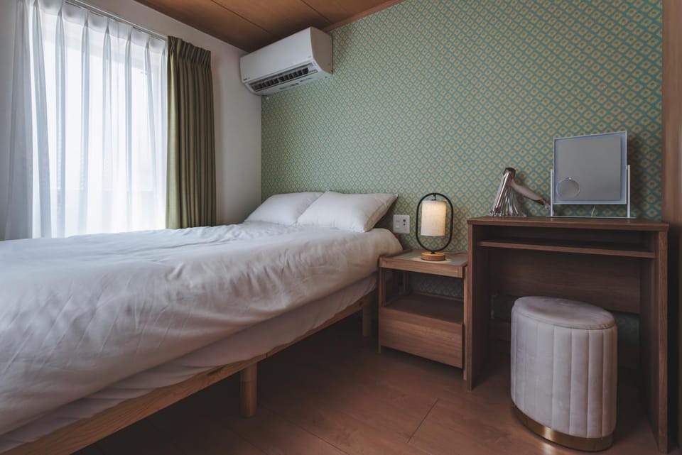 Bed, Photo of the whole room, Bedroom, air conditioner