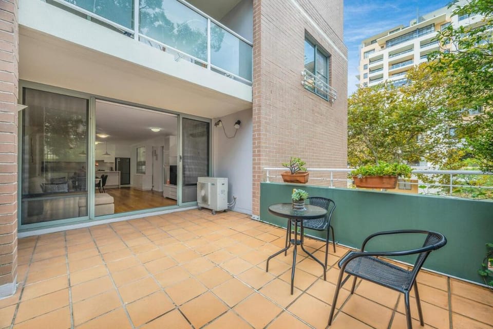 Redfern 2Br Near CBD Shopping Center with Pool & Gym Apartment in Sydney