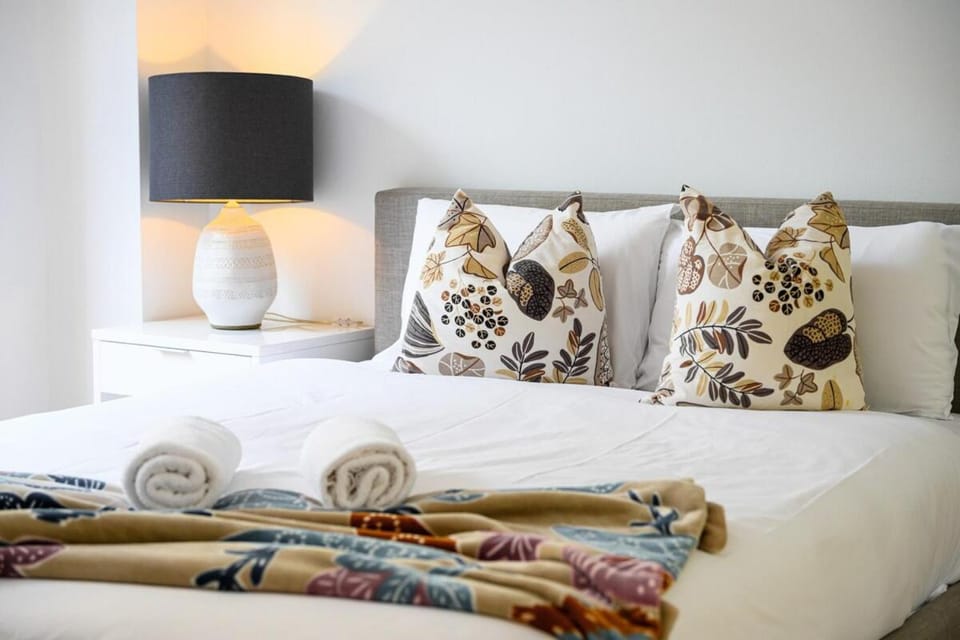 Redfern 2Br Near CBD Shopping Center with Pool & Gym Apartment in Sydney