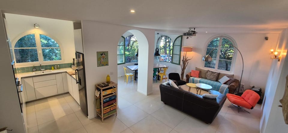 Kitchen or kitchenette, Living room
