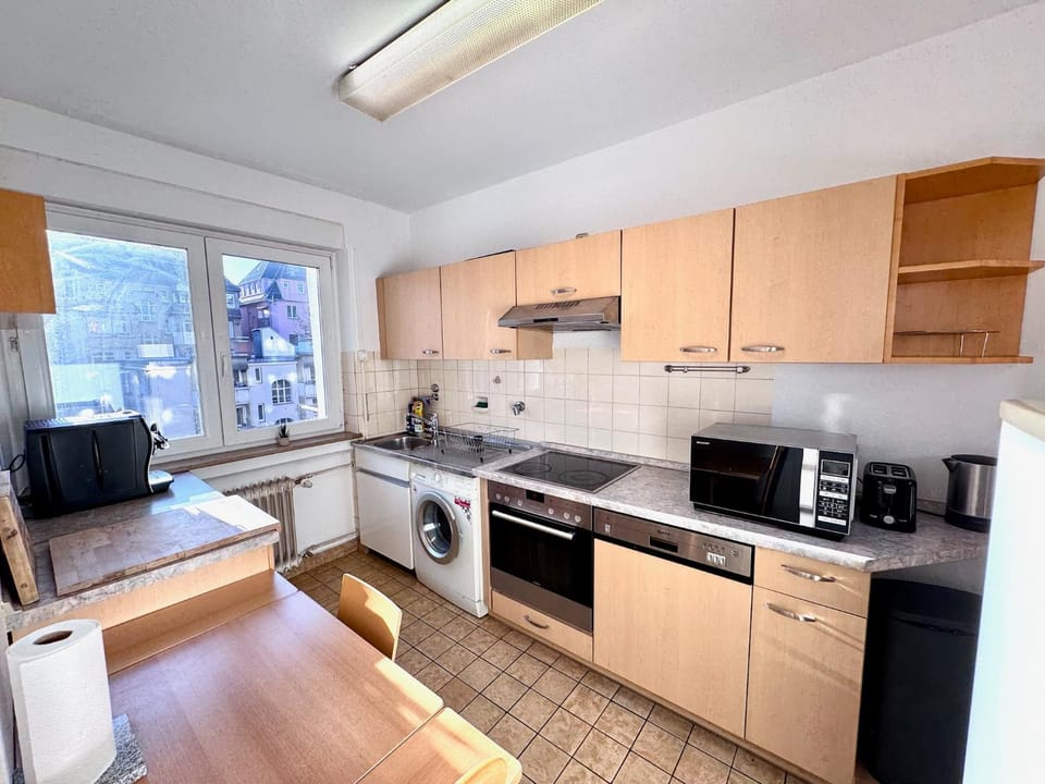 Kitchen or kitchenette, Dining area, dishwasher, stove