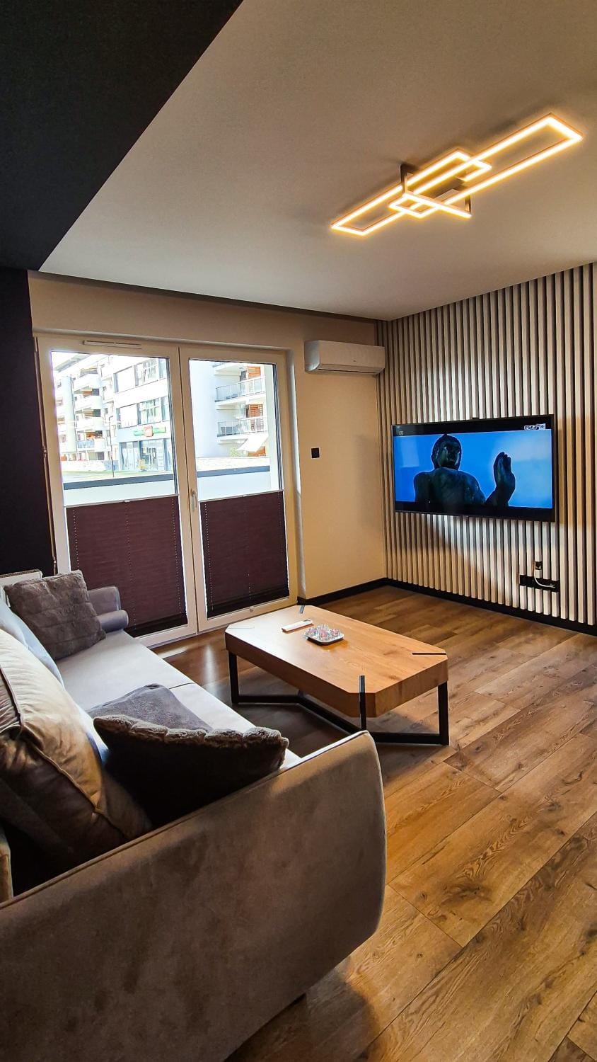 TV and multimedia, Living room, Seating area, Evening entertainment
