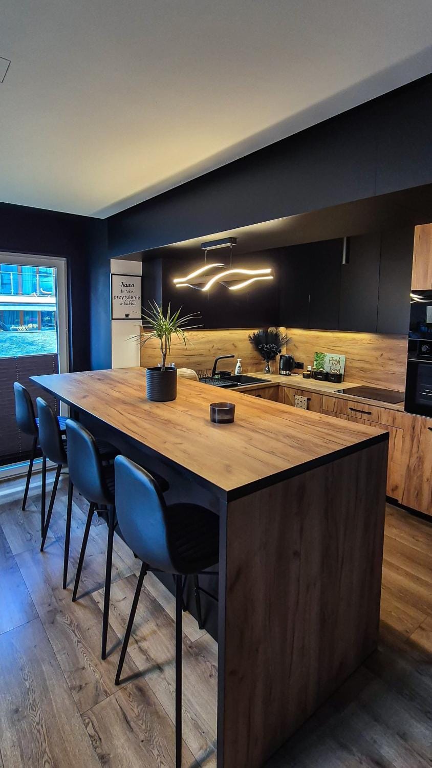 Kitchen or kitchenette, Dining area, stove