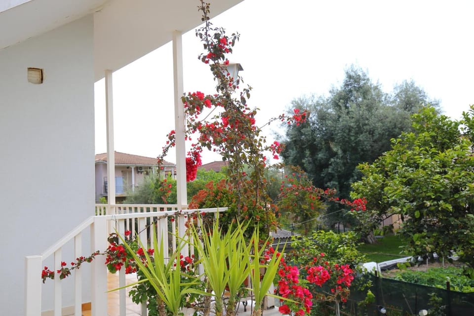 Property building, Balcony/Terrace, Garden view