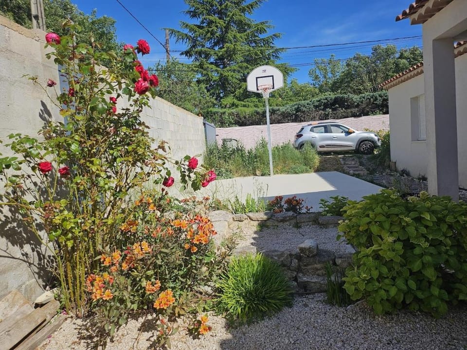Spring, Day, Garden, Garden view, Parking