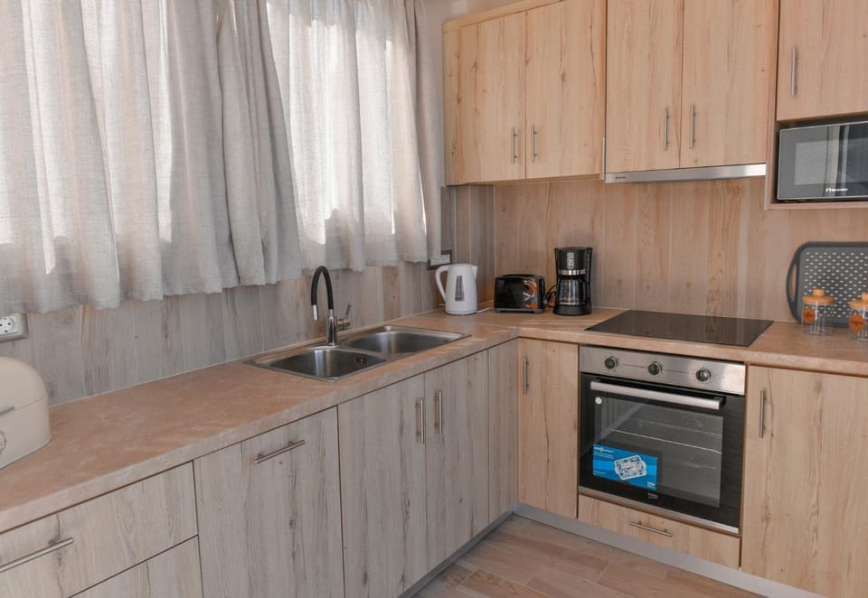 Kitchen or kitchenette, kitchen