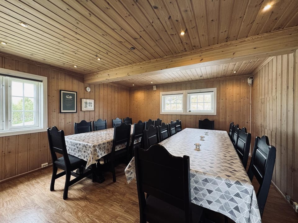 Seating area, Dining area