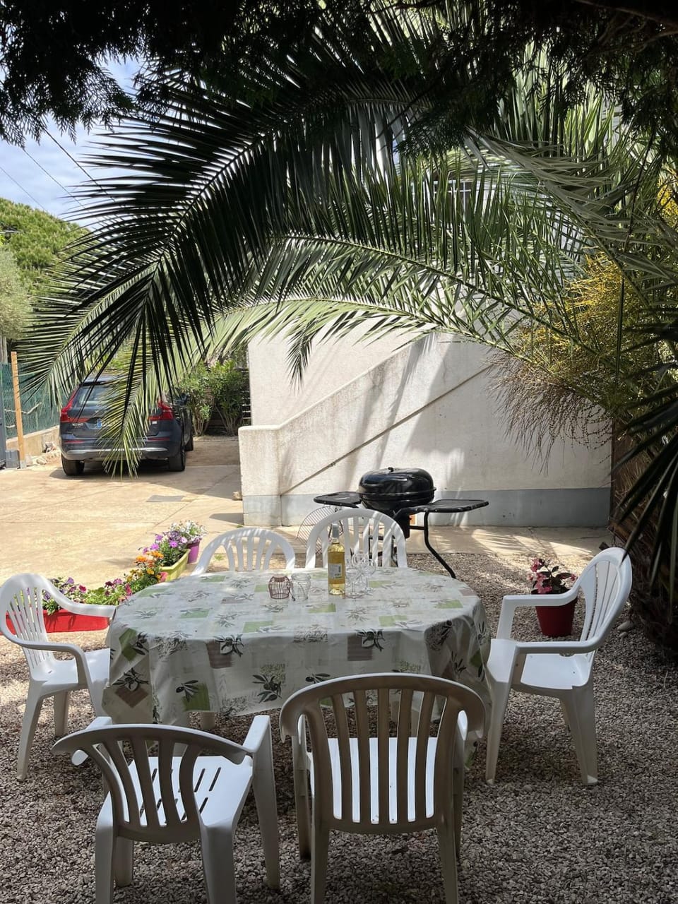 Patio, Spring, Day, Garden, Dining area, Garden view