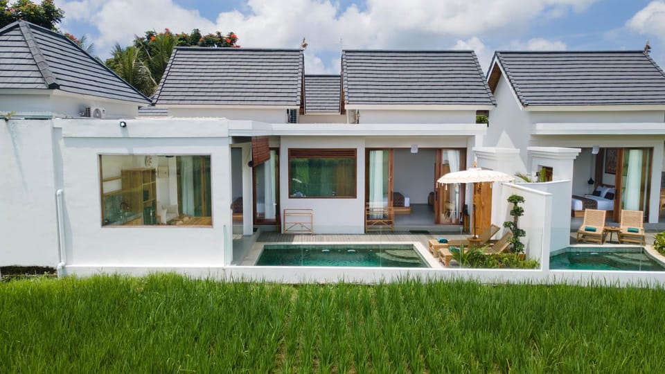 Property building, Bird's eye view, Swimming pool