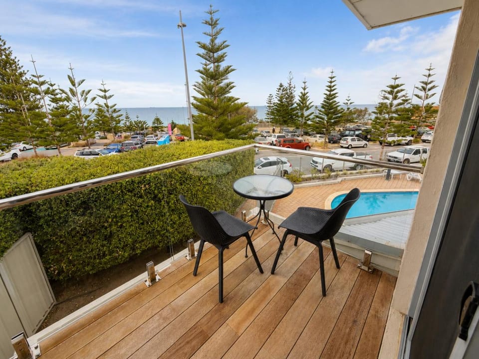 Balcony/Terrace, Pool view, Sea view