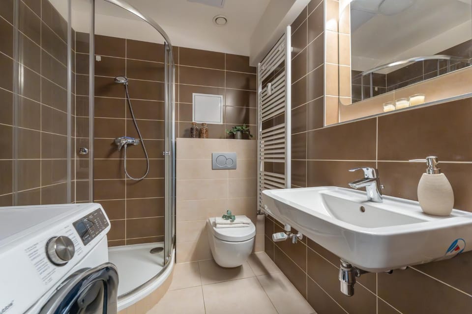 Shower, Toilet, Bathroom, bidet, towels, washing machine, dryer