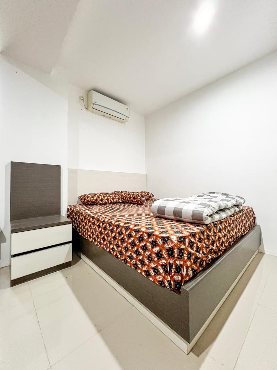 Bed, Bedroom, air conditioner