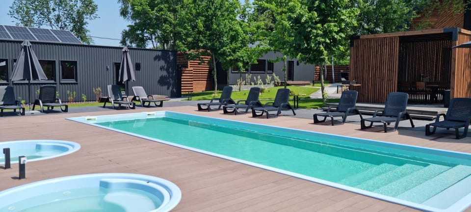 Hot Tub, Swimming pool