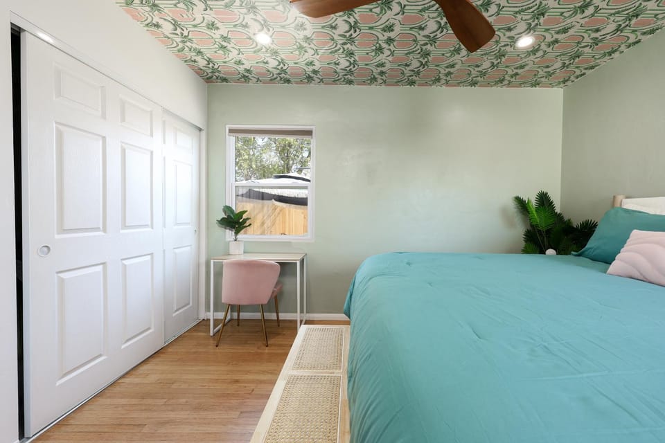 Cozy Chic Casa ,Spa ,Ac ,Theatre , Downtown, Beach House in La Mesa