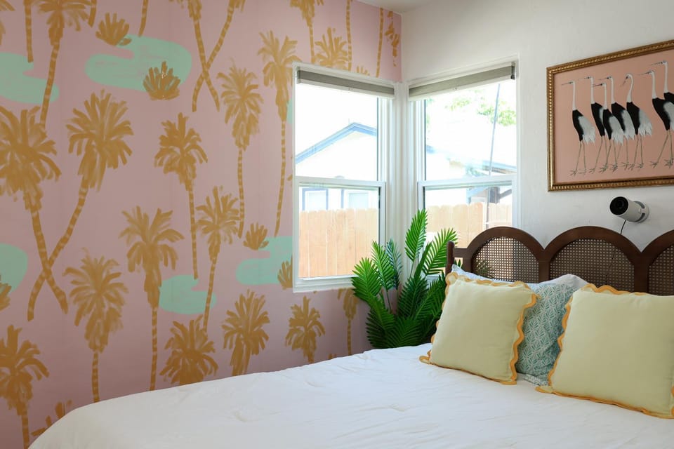 Cozy Chic Casa ,Spa ,Ac ,Theatre , Downtown, Beach House in La Mesa