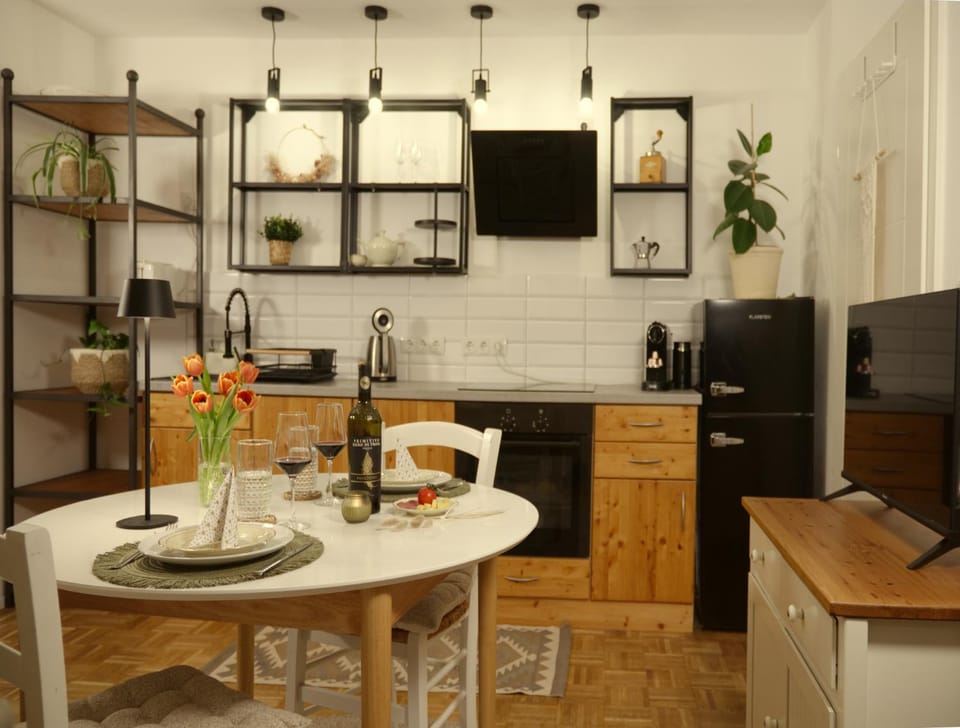 TV and multimedia, Kitchen or kitchenette, Dining area