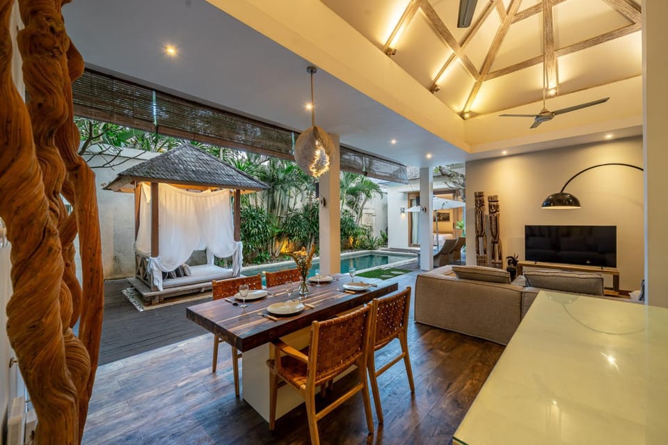 Communal lounge/ TV room, TV and multimedia, Living room, Seating area, Dining area