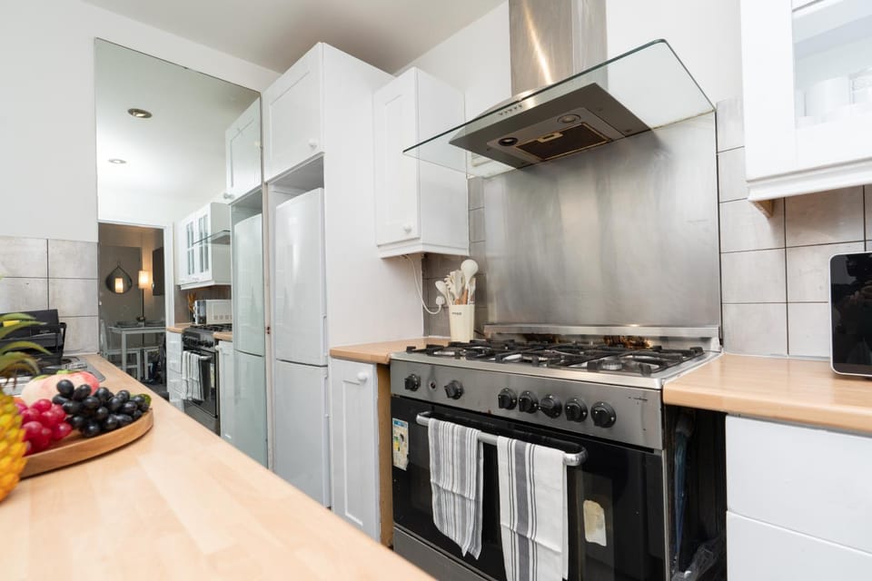 Open Mind Property - House with 6 Double Beds Apartment in Poole