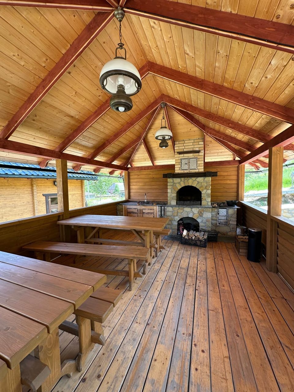 BBQ facilities, Kitchen or kitchenette, Dining area, flat iron