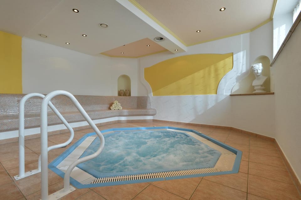 Hot Tub, Spa and wellness centre/facilities