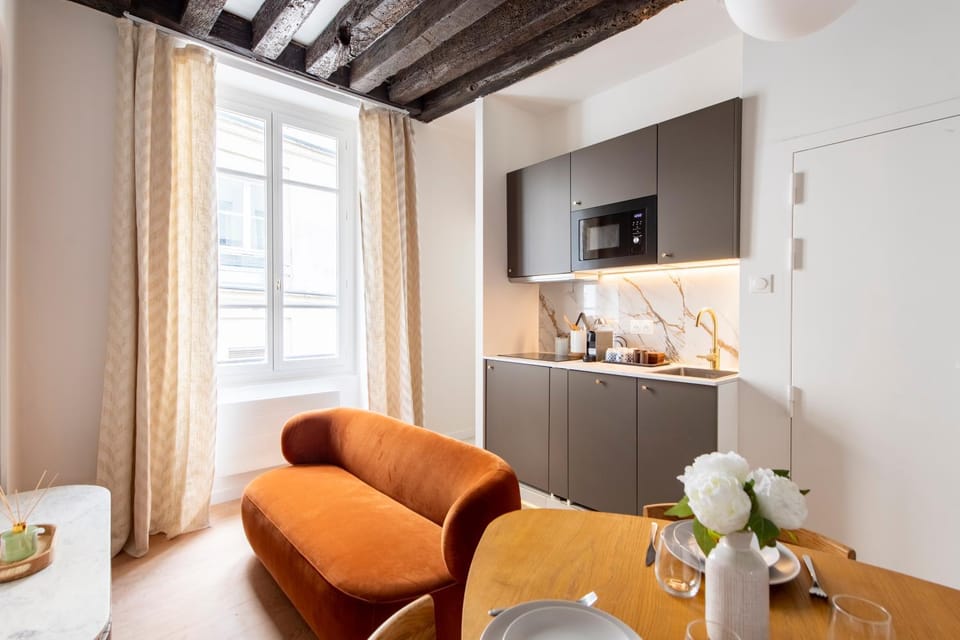 Kitchen or kitchenette, Seating area