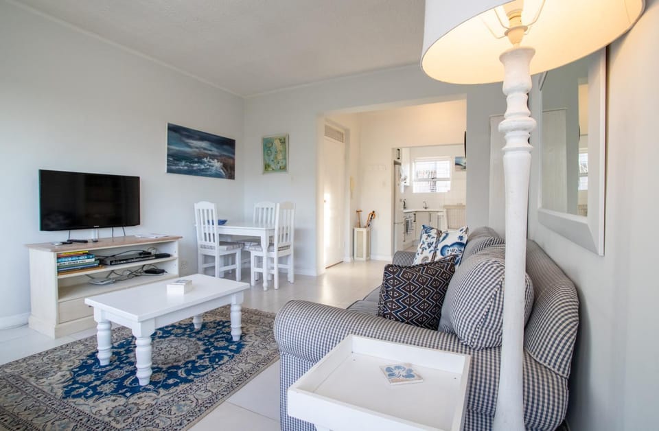 Communal lounge/ TV room, TV and multimedia, Seating area, Evening entertainment