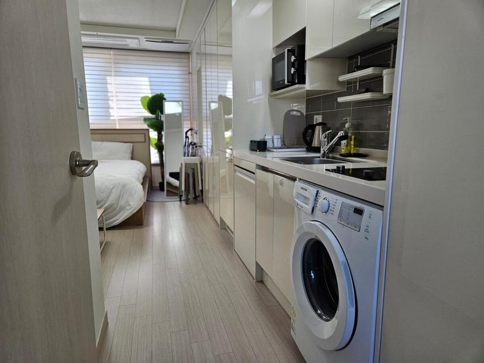 1-3507#Sinnonhyeon High-rise View #Garden View #Gangnam Station Line 2, Sinbundang Line #Sinnonhyeon Station Line 9 #Hotel Bedding #New Building Apartment in Seoul