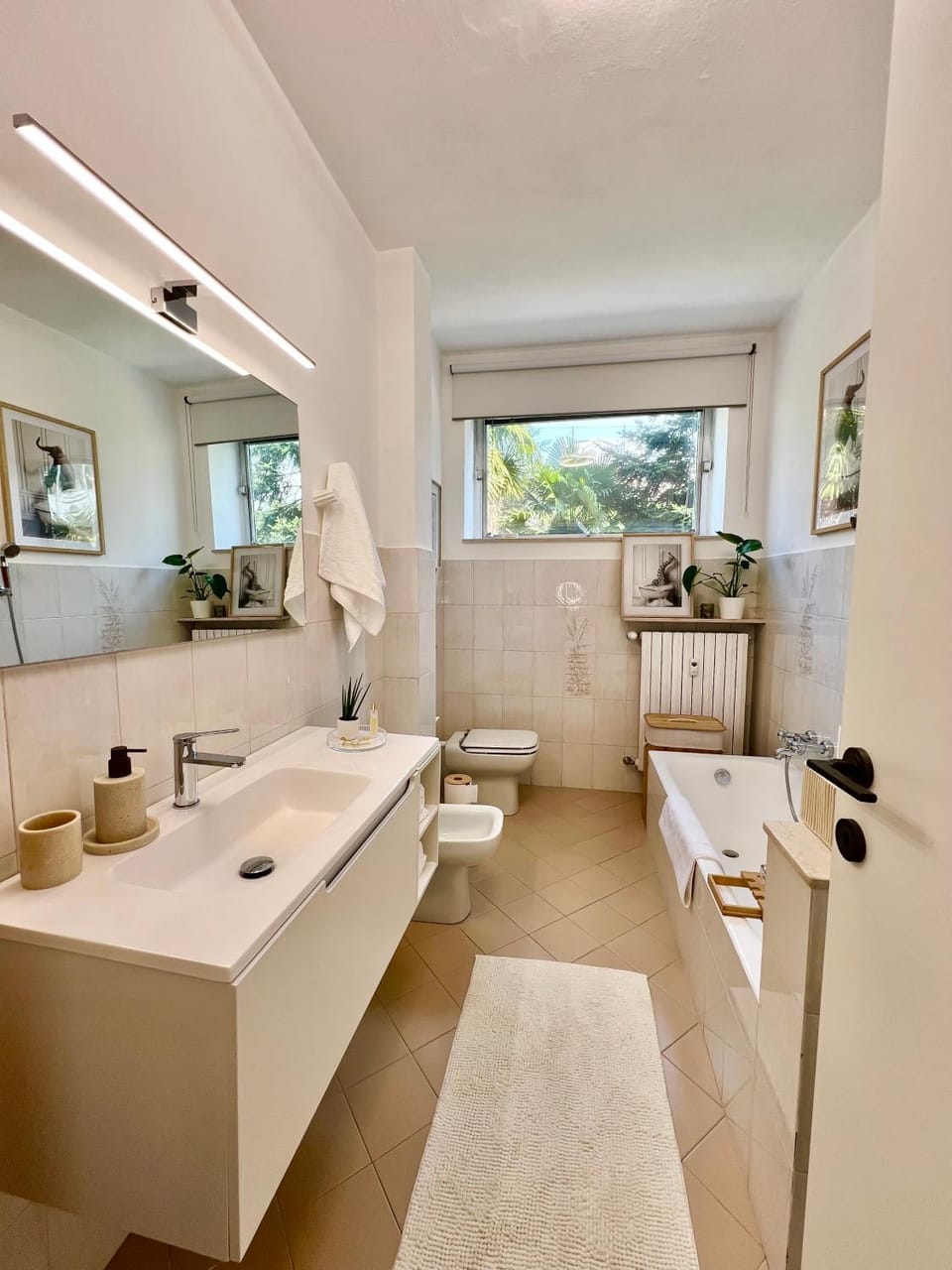 Bathroom, towels