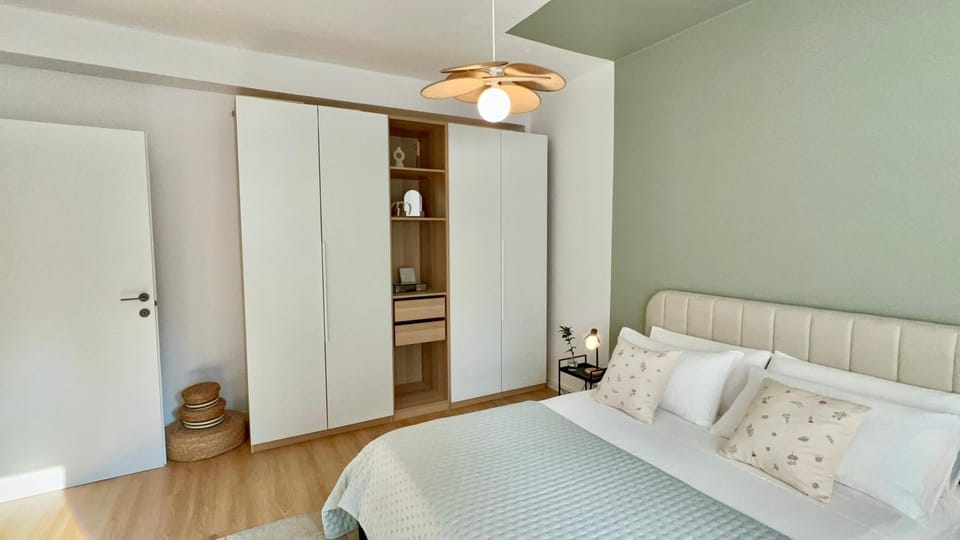 Bedroom, wardrobe