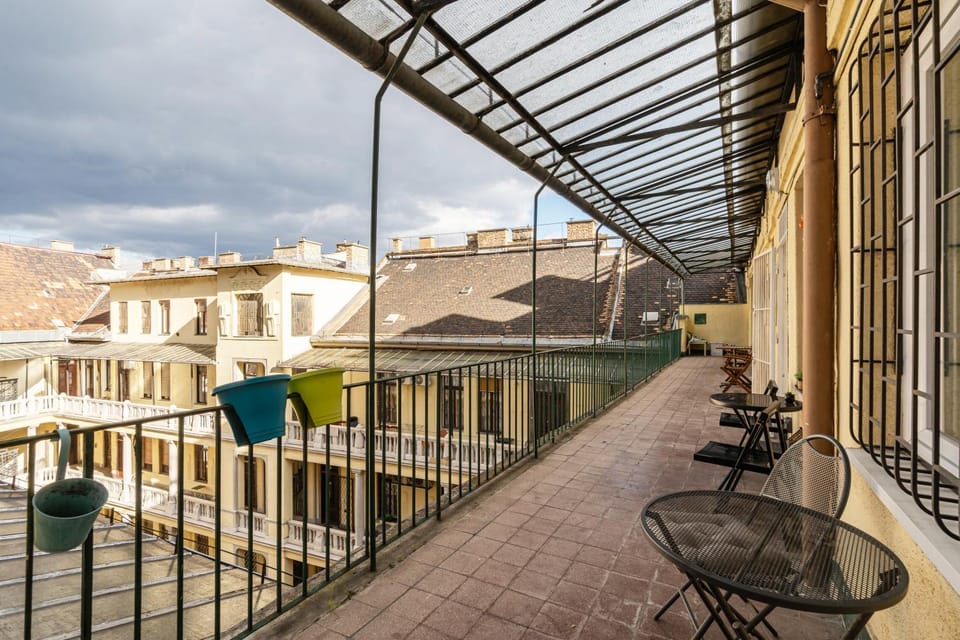 Center Stay 1 Stop to Airport Apartment in Budapest