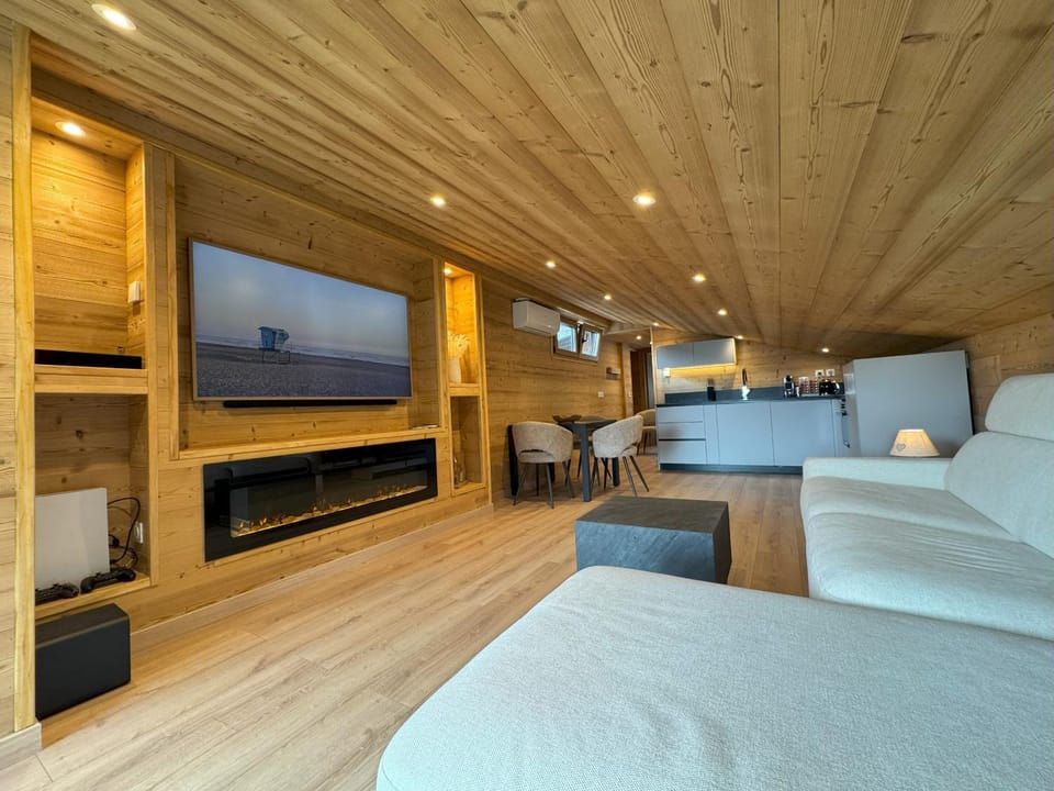 Communal lounge/ TV room, Living room
