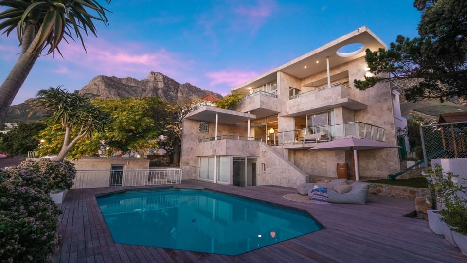 Skyloop Villa Family-Friendly House in Camps Bay