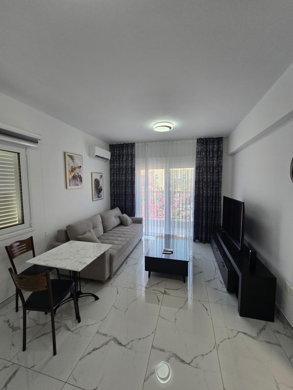 Communal lounge/ TV room, TV and multimedia, Living room, Photo of the whole room, Dining area, Evening entertainment