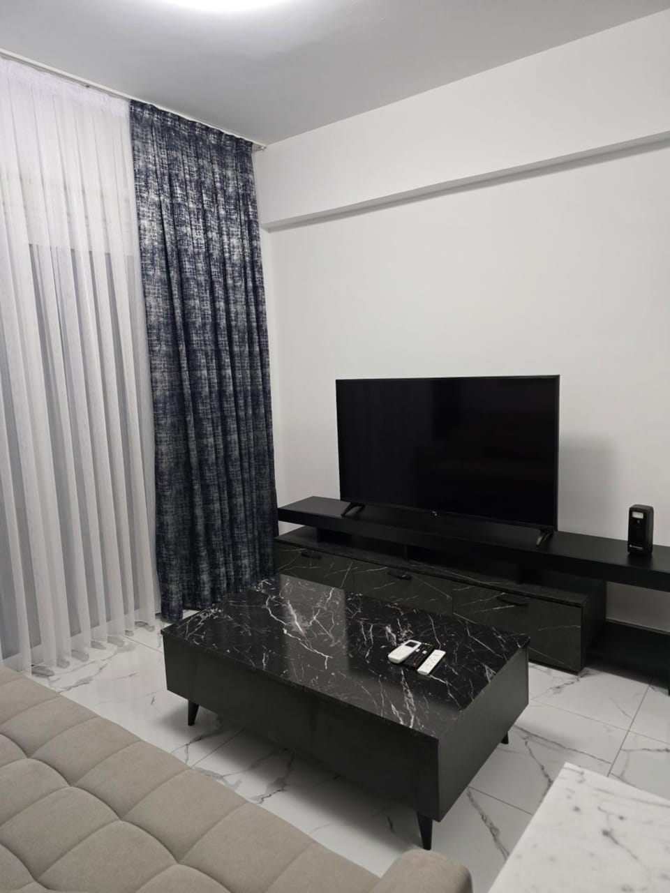 Communal lounge/ TV room, TV and multimedia, Living room, Seating area, Evening entertainment
