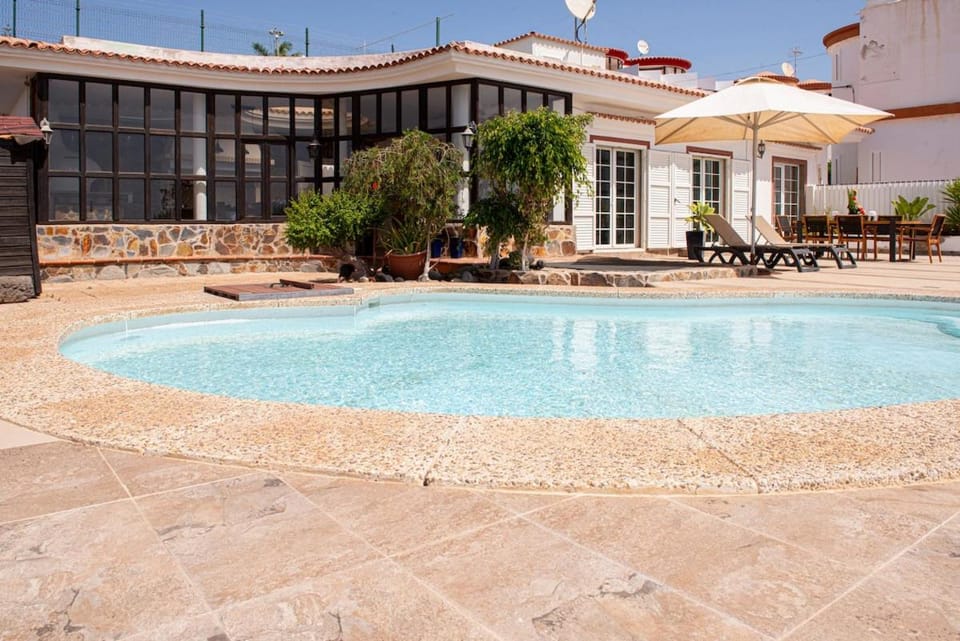 Property building, Pool view, Swimming pool, sunbed