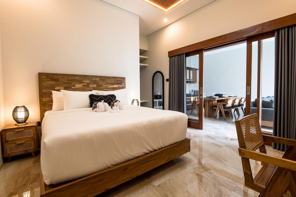 Bed, Seating area, Bedroom