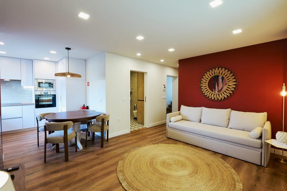 Kitchen or kitchenette, Living room, Seating area, Dining area, oven, stove