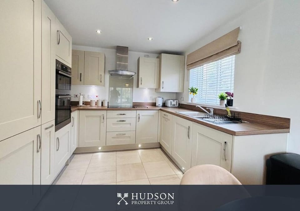 Kitchen or kitchenette, dishwasher, oven, pet friendly, stove