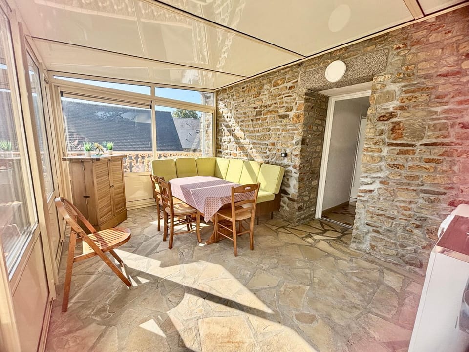 Day, Balcony/Terrace, Living room, Seating area, Dining area