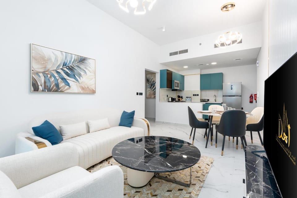 TV and multimedia, Kitchen or kitchenette, Living room, Seating area, Dining area