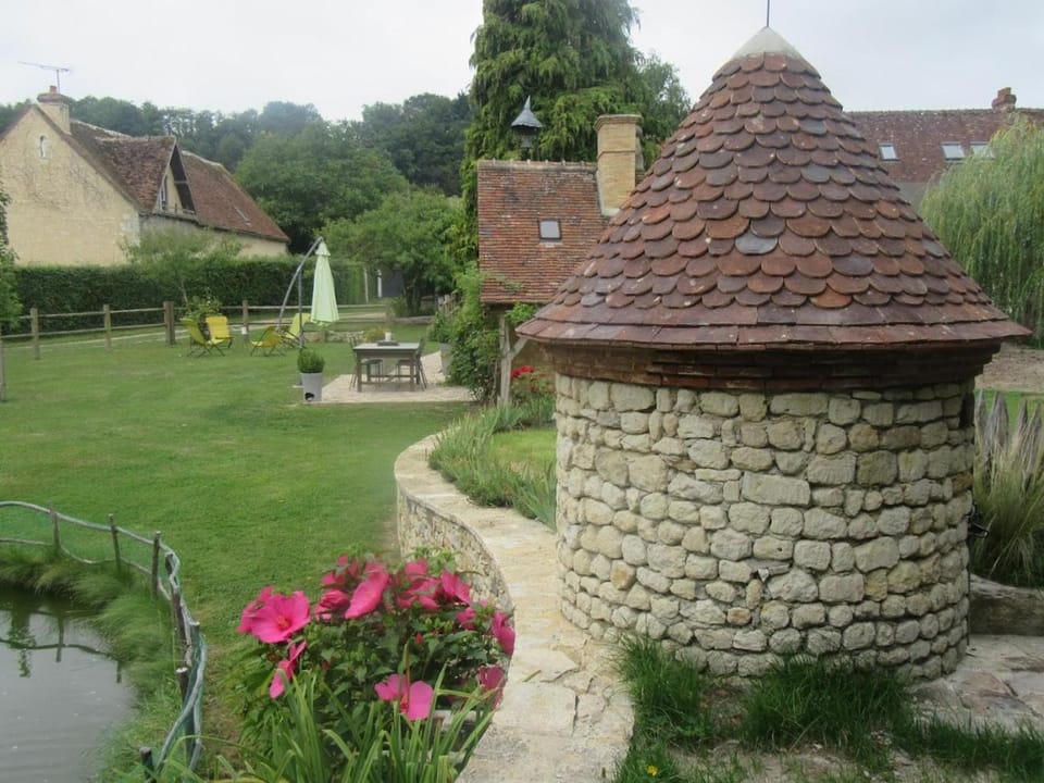 Nearby landmark, Spring, Day, Garden view